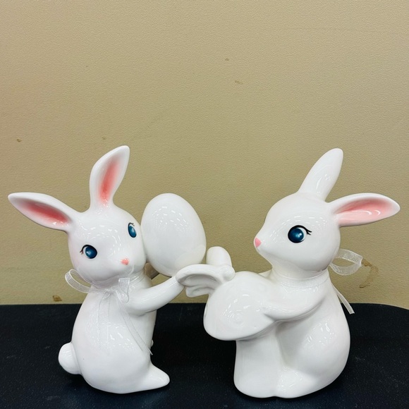 2 Target ceramic bunnies decor - Picture 2 of 3